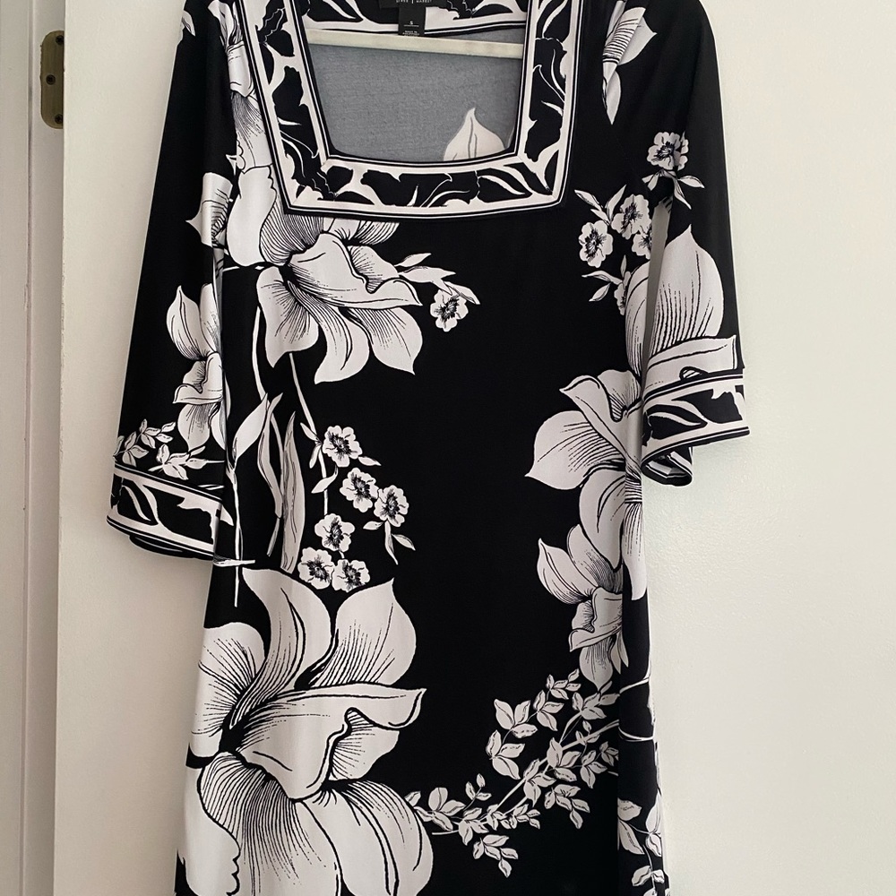 EUC Shift Dress - White House black Market